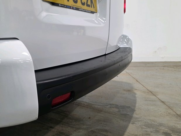 Vauxhall Vivaro VIVARO L2 DIESEL 3100 2.0d 145PS Pro H1 Van 8