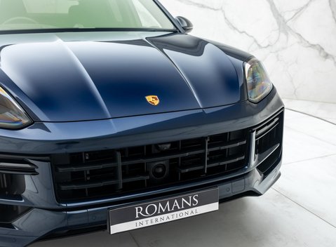 Porsche Cayenne TURBO E-HYBRID COUPE WITH GT PACKAGE 35