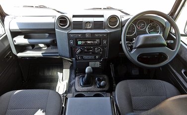 Land Rover 90 County 19