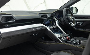 Lamborghini Urus S 19