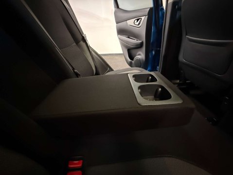 Nissan Qashqai 1.3 Qashqai N-Connecta DiG-T 5dr 39