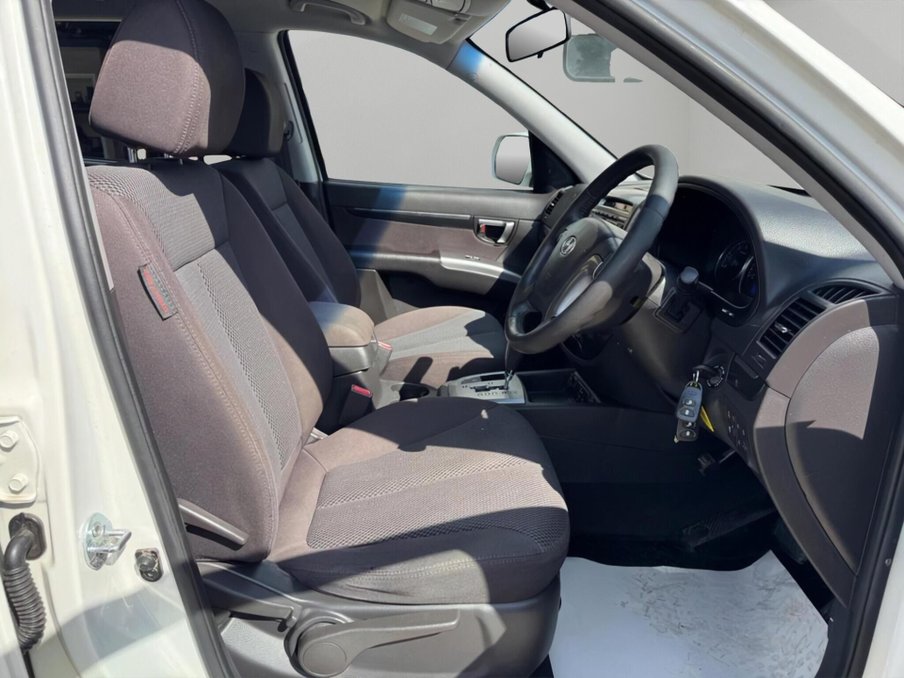 2011 Hyundai SANTA FE — image 11