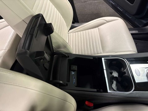 Land Rover Discovery Sport 2.0 Discovery Sport HSE D Auto 4WD 5dr 29