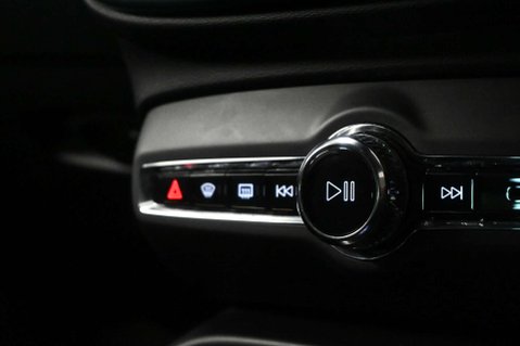 Volvo XC40 2.0 XC40 Inscription Pro B4 MHEV Auto 5dr 40