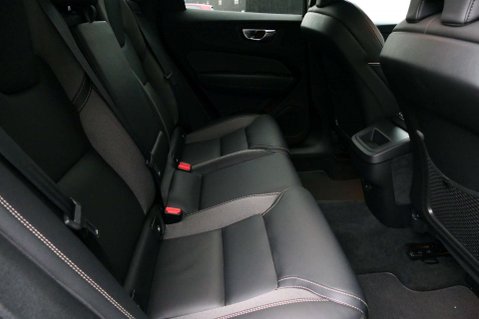 Volvo XC60 2.0 XC60 R-Design B4 MHEV AWD Auto 4WD 5dr 27