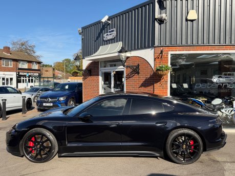 Porsche Taycan GTS 10