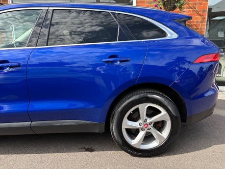 Jaguar F-Pace 2.0 P250i Portfolio SUV 5dr Petrol Auto AWD Euro 6 (s/s) (250 ps) 10