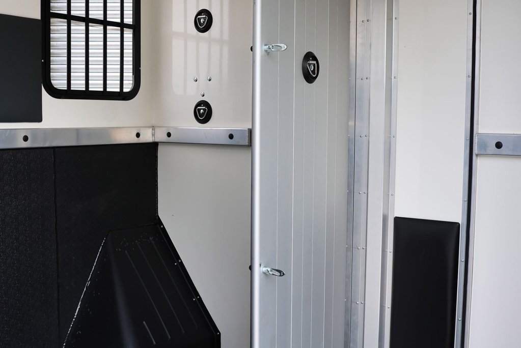 Renault Master BRAND NEW 3.5 TON STALLION BUILD EXTREME HEAVY DUTY HORSEBOX FROM SEEKER  41
