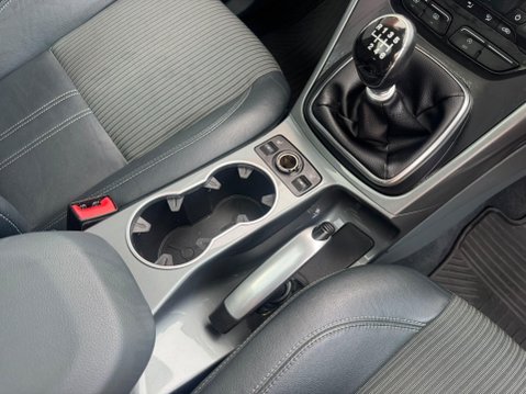 Ford C-Max 1.0T EcoBoost Titanium X Euro 5 (s/s) 5dr 9