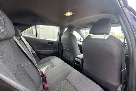 Toyota Corolla 2.0 VVT-h Icon Hatchback 5dr Petrol Hybrid CVT Euro 6 (s/s) (196 ps) 15