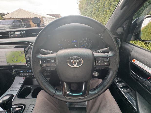 Toyota Hilux Invincible X | Auto | 2.8 LT | Double Cab | Sensors | EURO 6 | NO VAT 21