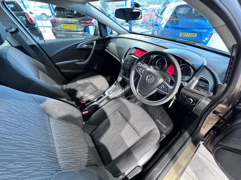 Vauxhall Astra 1.6 16v Exclusiv Auto Euro 5 5dr 9