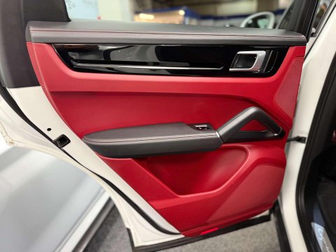 Porsche Cayenne 3.0 V6 E-Hybrid 14.1kWh SUV 5dr Petrol Plug-in Hybrid TiptronicS 4WD Euro 6 58