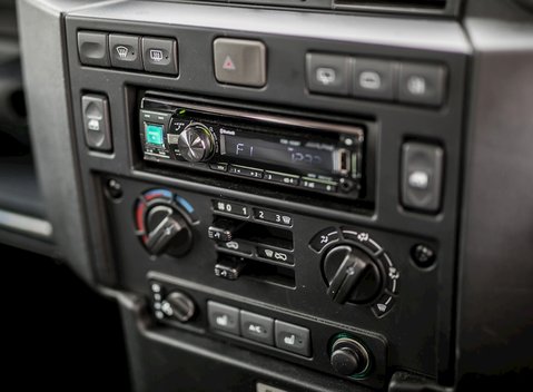 Land Rover Defender 90 Autobiography Edition 17