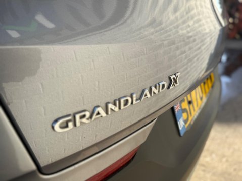 Vauxhall Grandland X 1.2 Turbo SRi Nav Auto Euro 6 (s/s) 5dr 35