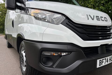 Iveco Daily 35S14V Hi-Matic Panel Van - Air Con / Auto / Car Play 21