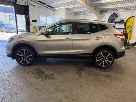 Nissan Qashqai 1.2 DIG-T Tekna 2WD Euro 6 (s/s) 5dr 4