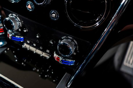 Rolls-Royce Cullinan V12. DYNAMIC PACKAGE. ACTIVE CRUISE. SHOOTING STAR HEADLINER. HUD 24