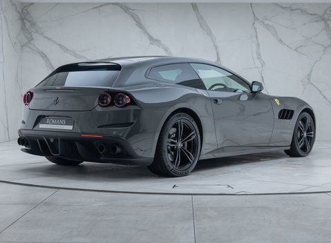 Ferrari GTC4 Lusso V12 TAILOR MADE 5