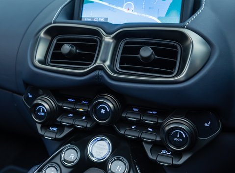 Aston Martin V12 Vantage ROADSTER 25