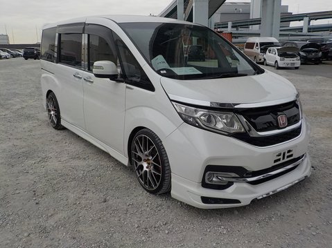 Honda Stepwagon RP3 1.5 Turbo Spada Waku Waku Doors 1