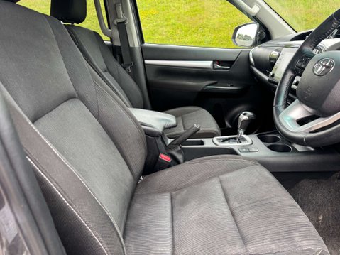 Toyota Hilux 2.4 HI-Luxury Invincible D-4D 4WD Double Cab Auto 4WD 5dr 5