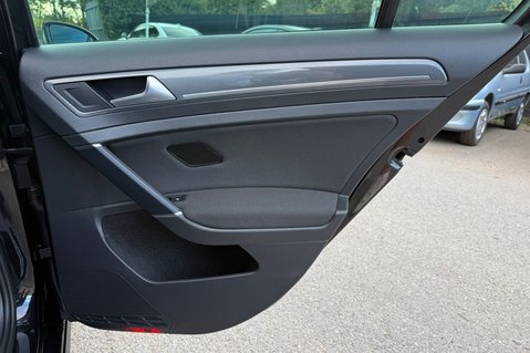 Volkswagen Golf R-LINE EDITION TSI EVO DSG 25