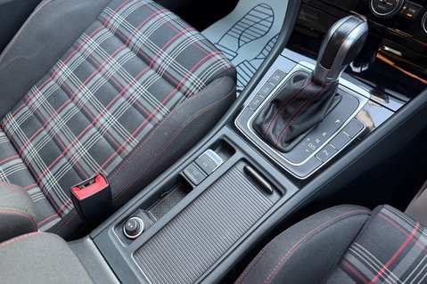 Volkswagen Golf GTI PERFORMANCE TSI DSG - PANORAMIC SUNROOF  13