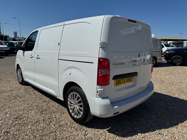 Vauxhall Vivaro SWB L1H1 Low Roof Pro 2700 Air Con Cruise Sensors EURO 6 9