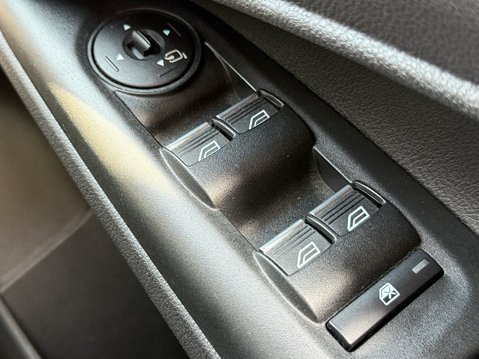 Ford Tourneo Connect 1.5 TDCi 120 Titanium 5dr 32