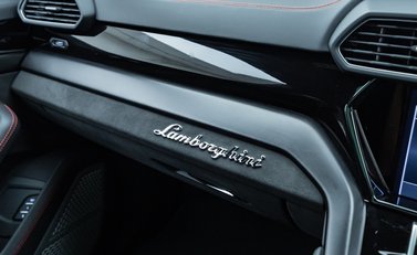 Lamborghini Urus S 29