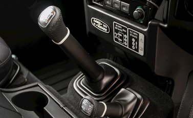 Land Rover Defender 90 Adventure 18