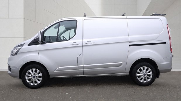 Ford Transit Custom SWB L1H1 Low Roof Limited 300 Air Con Alloys Sensors EURO 6 NO VAT 7