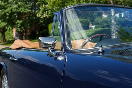 Aston Martin DB6 Mark II Volante 14