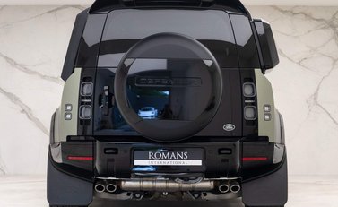Land Rover Defender V8 21