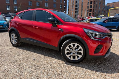 Renault Captur ICONIC TCE.. 3 MAIN DEALER SERVICES.. 1 PREVIOUS KEEPER.. STUNNING EXAMPLE 4