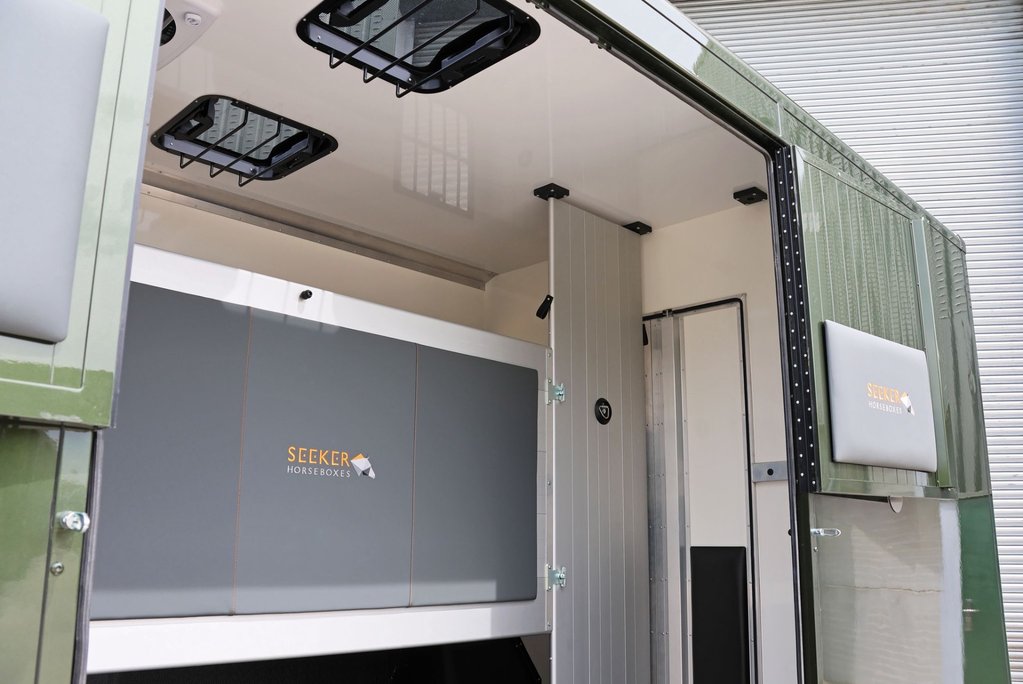Renault Master BRAND NEW 3.5 TON STALLION BUILD EXTREME HEAVY DUTY HORSEBOX FROM SEEKER  47