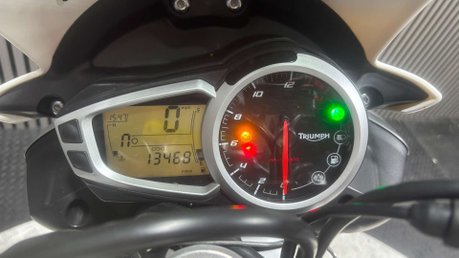 Triumph Street Triple R 2013 13K EXCELLENT CONDITION NEW MOT 675CC TRIPLE 8