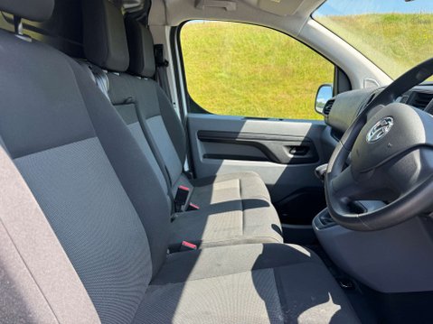 Vauxhall Vivaro 1.5 Vivaro F2700 Sportive S/S 7