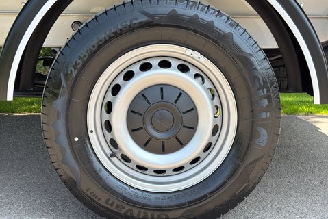 MAN TGE 3.160 Lwb Curtain Side Truck - Air Con / Cruise / 3.5t Towing 28