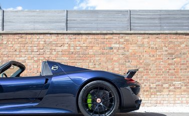 Porsche 918 Spyder Weissach 36