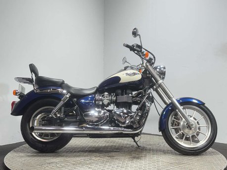 Triumph Bonneville 2008 7K EXCELLENT CONDITION CRUISER LOW RIDER 865CC