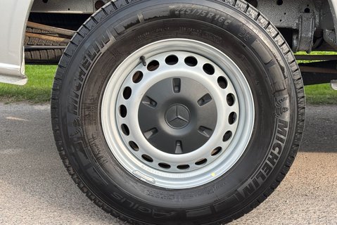 Mercedes-Benz Sprinter 319 V6 Cdi 4x4 5g-Tronic Mwb Hr Panel Van - Air Con - Direct from MOD 32