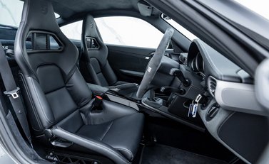 Porsche 911 GT2 RS (997) 12