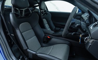 Porsche Cayman GT4 (718) 14