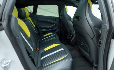 Aston Martin DBX 707 14