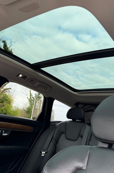 Volvo V90 D5 POWERPULSE INSCRIPTION PRO AWD -PAN ROOF - £6320 OPTIONAL EXTRAS  