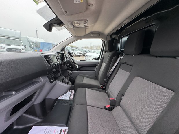 Peugeot Expert XLWB L3H1 [SOLD CM] Low Roof Professional Premium Air Con EURO 6 13