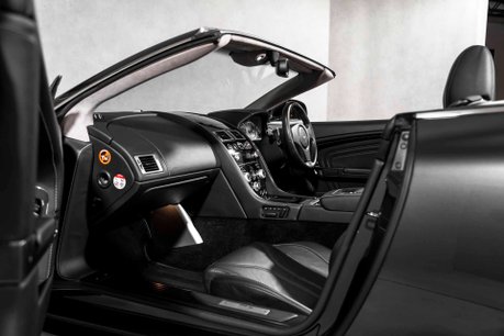 Aston Martin DBS V12 VOLANTE. FULL ASH. CARBON EXT. CERAMIC BRAKES. BANG & OLUFSEN. 18