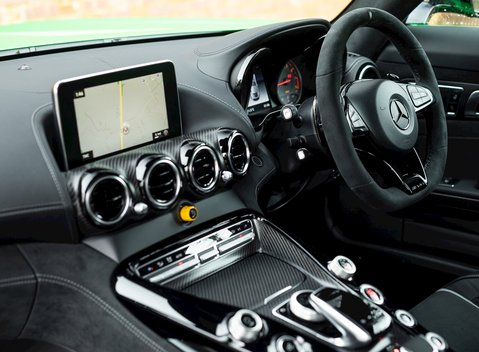 Mercedes-Benz AMG GT R 14